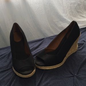 Black wedges for Beach
